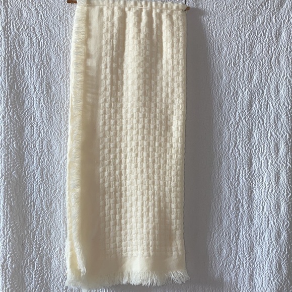 Artisan 34 Knit Throw Blanket 50" x 60" - Picture 4 of 8